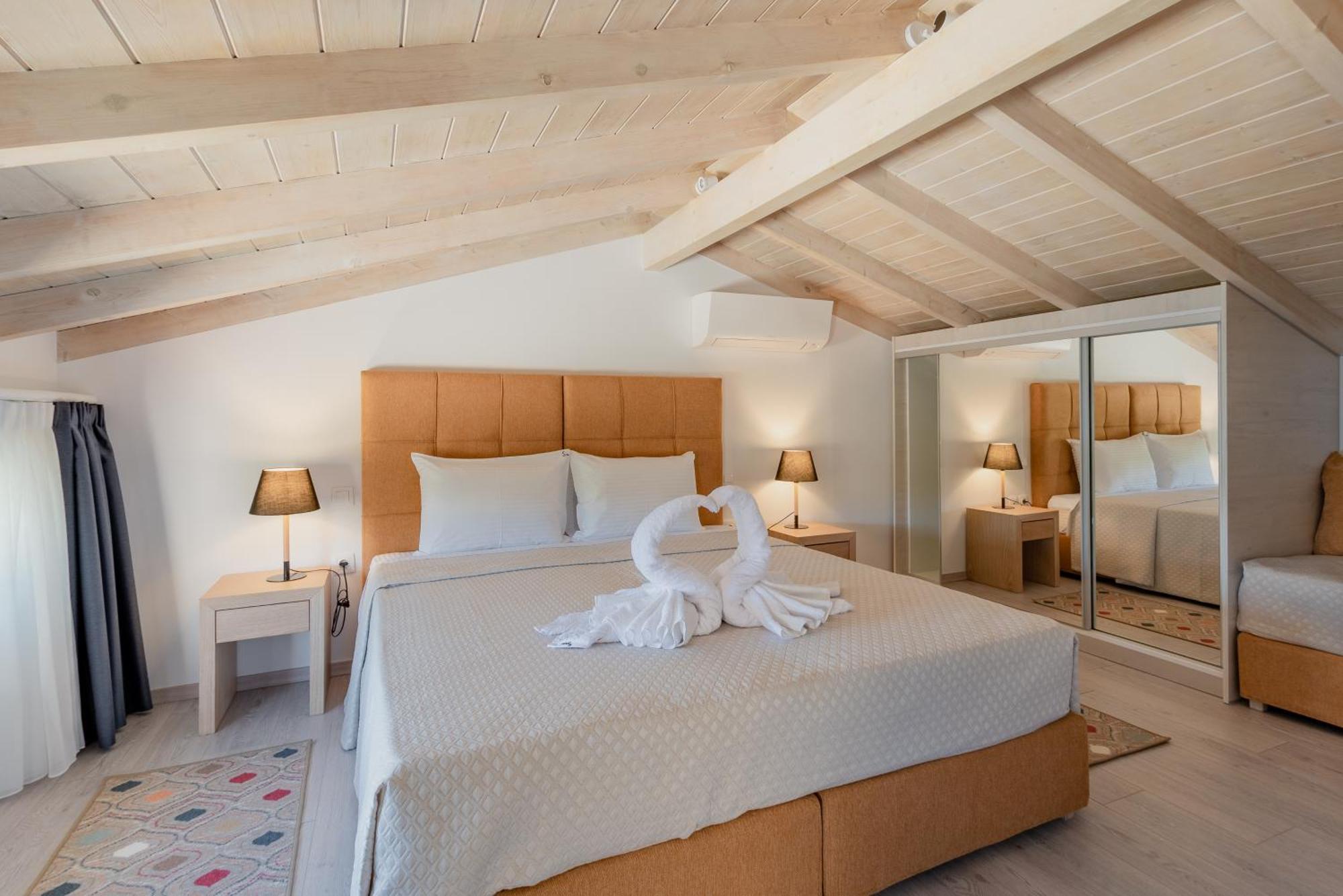 קומנון Swans Luxury Homes חדר תמונה